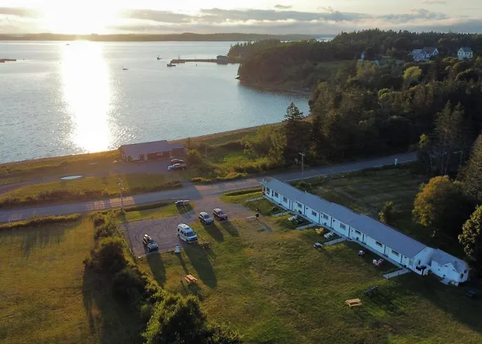 Friars Bay Inn & Cottages